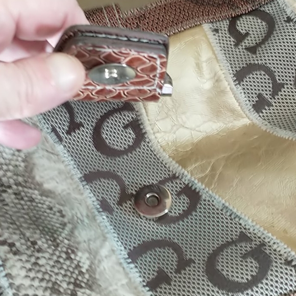 Guess Handbag - Picture 4 of 8